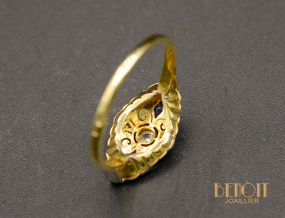 Bague Art Déco Losange Diamants et Saphirs - Image 4