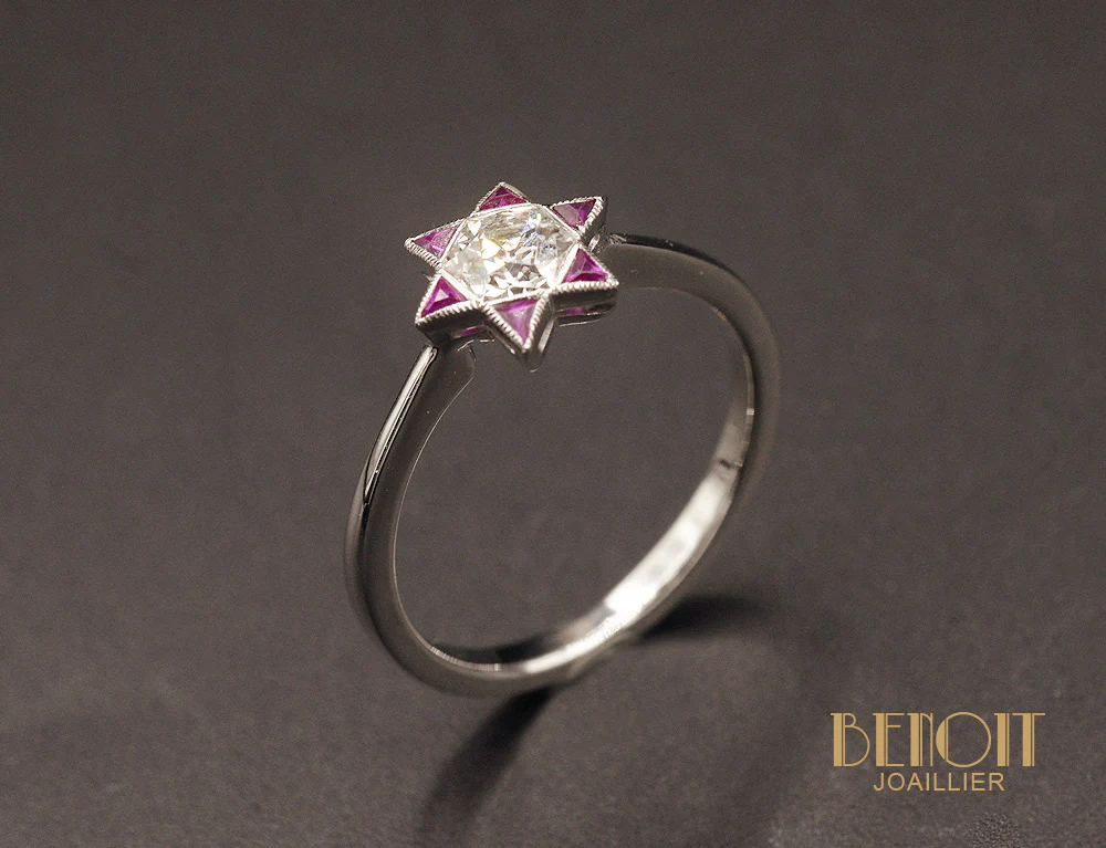 Bague solitaire Art Déco diamant et rubis