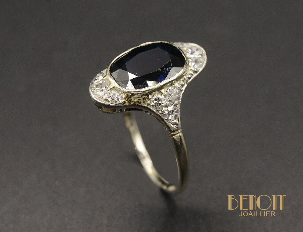 Bague Art Déco Saphir Ovale Diamants - Image 3