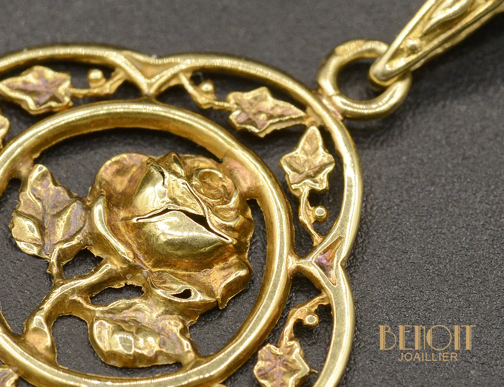 Pendentif Ancien à la Rose en Or Jaune - Image 2