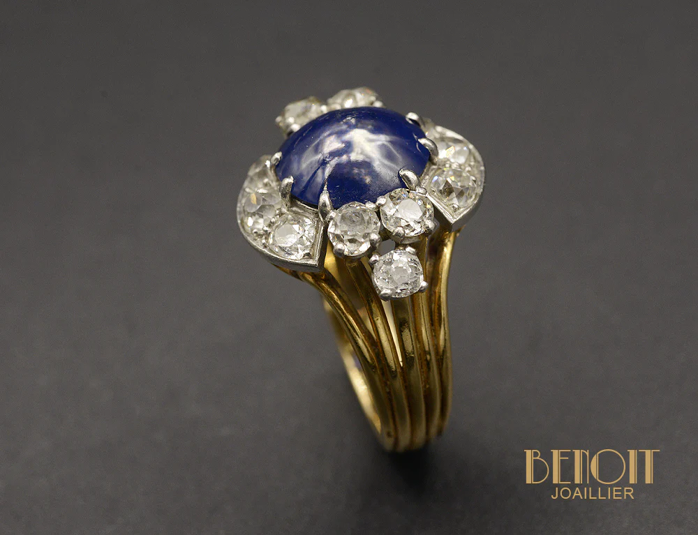 Bague Cocktail 1950 Saphir Cabochon et Diamants - Image 6