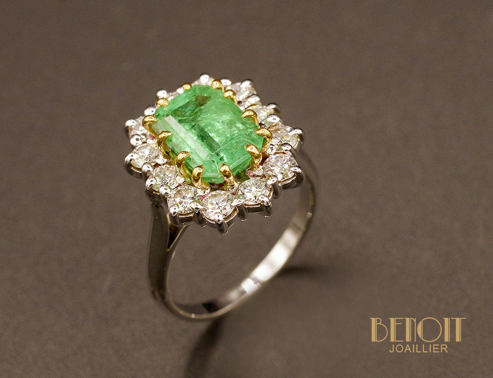 Bague Emeraude Entourage Diamants