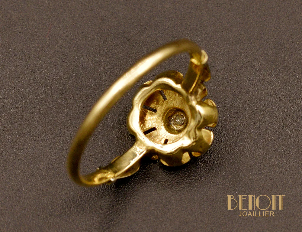 Bague Ancienne, Fleur en Or - Image 5