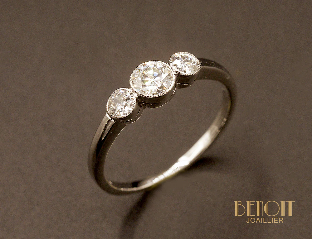 Bague Art Déco Trilogie Diamants et Or Blanc
