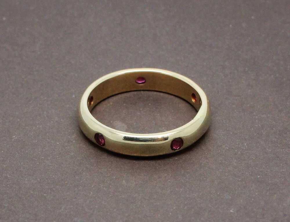 Alliance Cartier Or Jaune et Rubis - Image 4