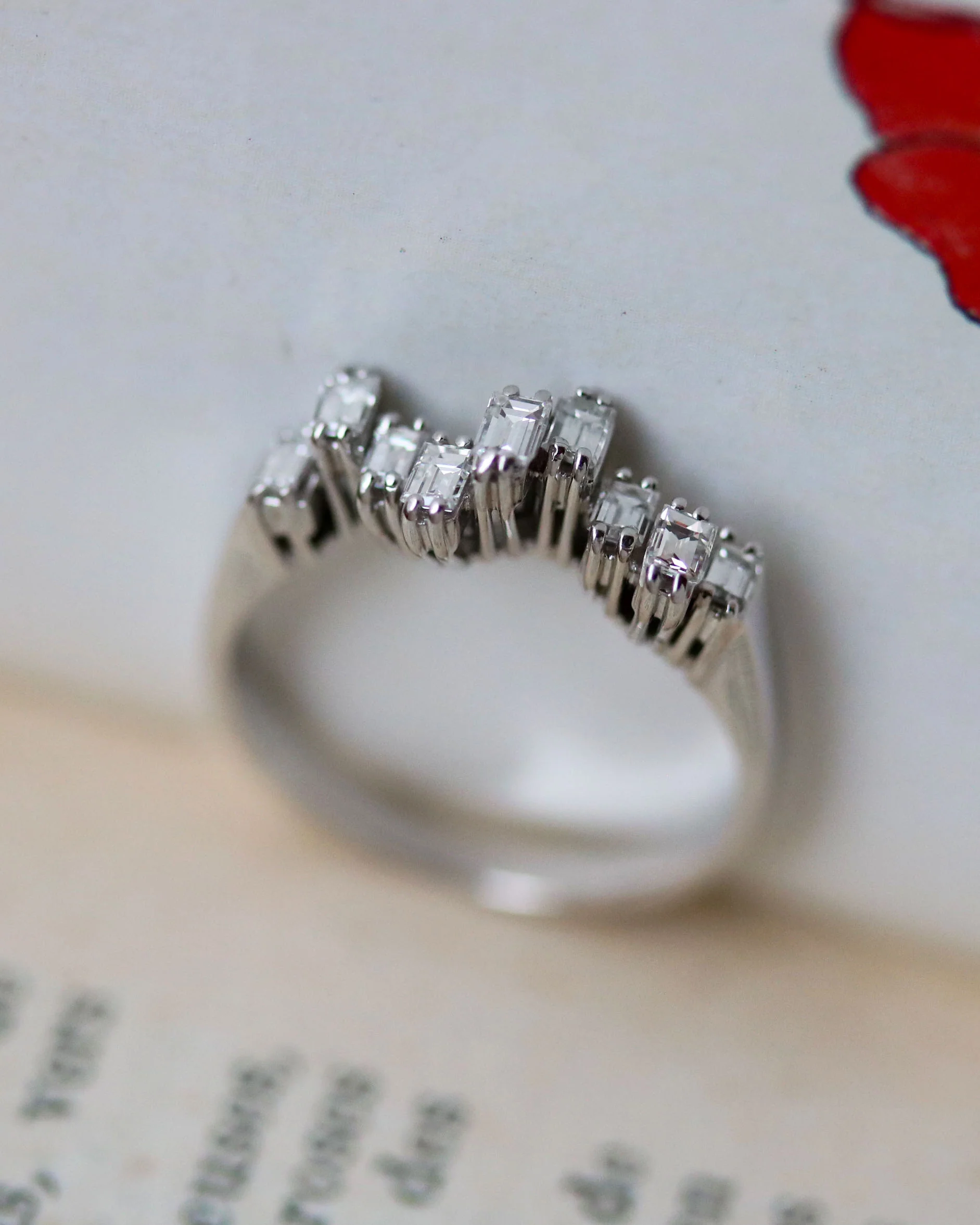 Bague Asymétrique en Or blanc et Diamants Baguettes