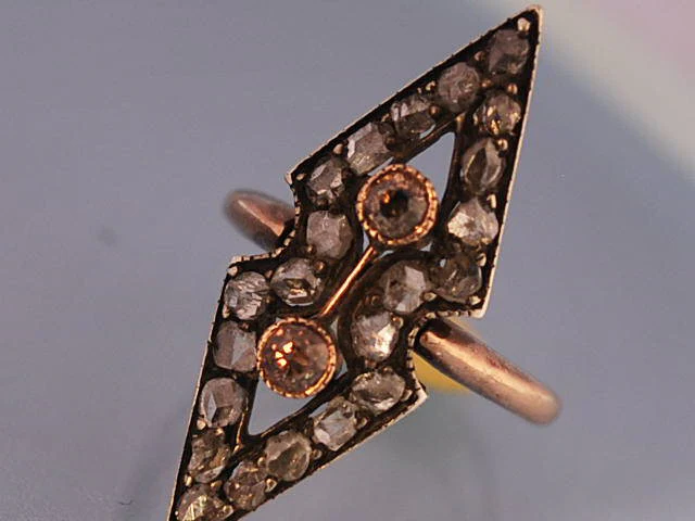 Bague 1900 or et diamants