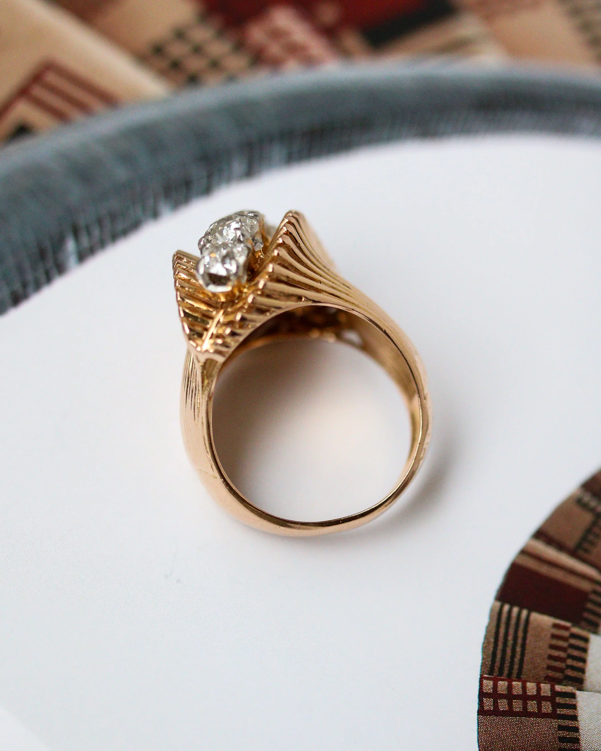 Bague 1950 Or jaune et Platine et Diamants Taille Coussin - Image 3