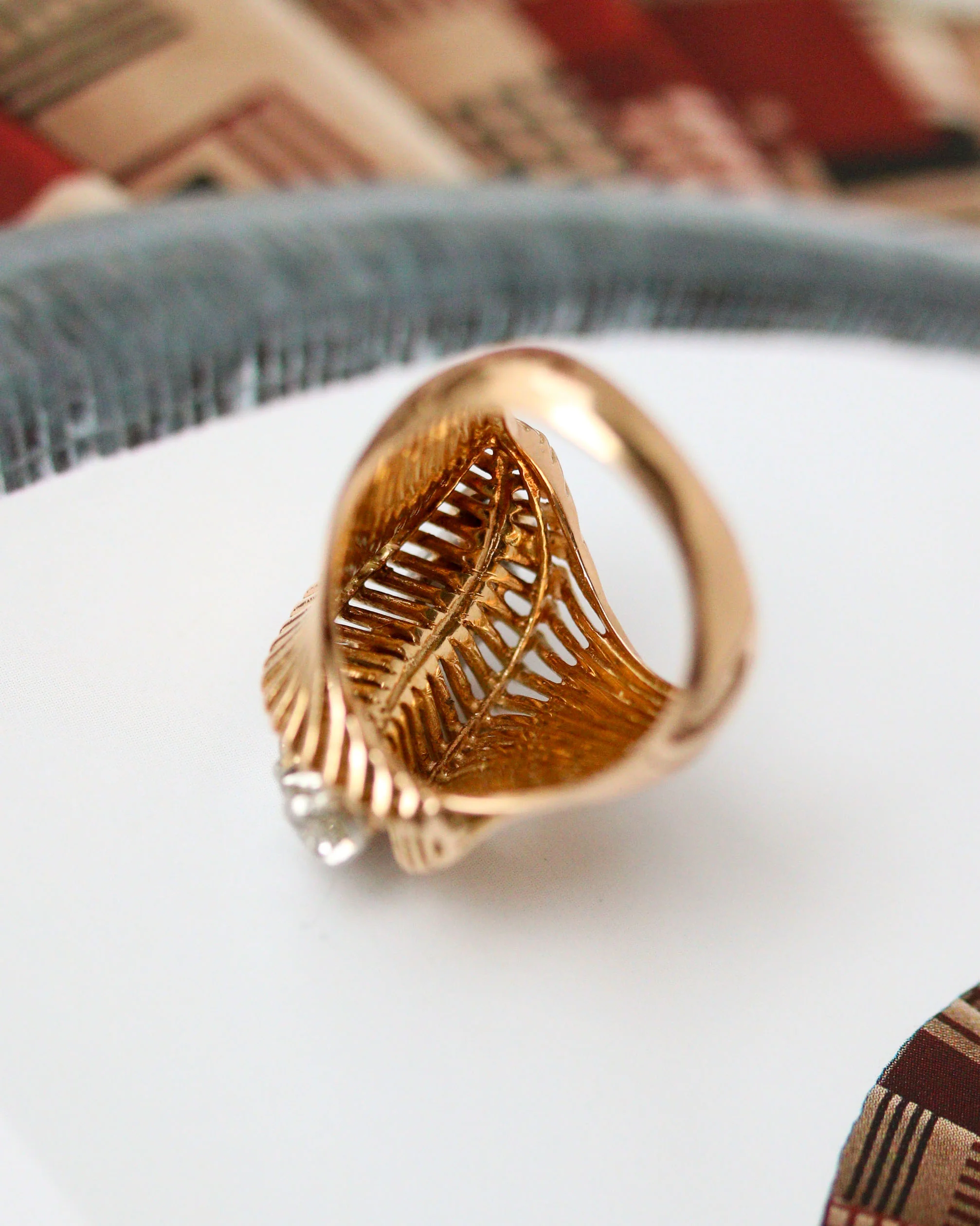 Bague 1950 Or jaune et Platine et Diamants Taille Coussin - Image 4