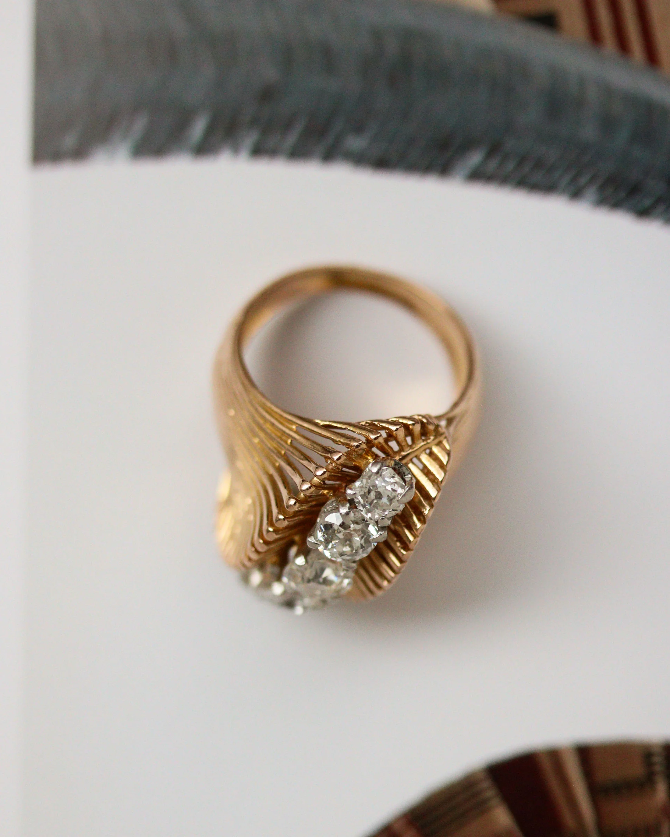 Bague 1950 Or jaune et Platine et Diamants Taille Coussin - Image 7