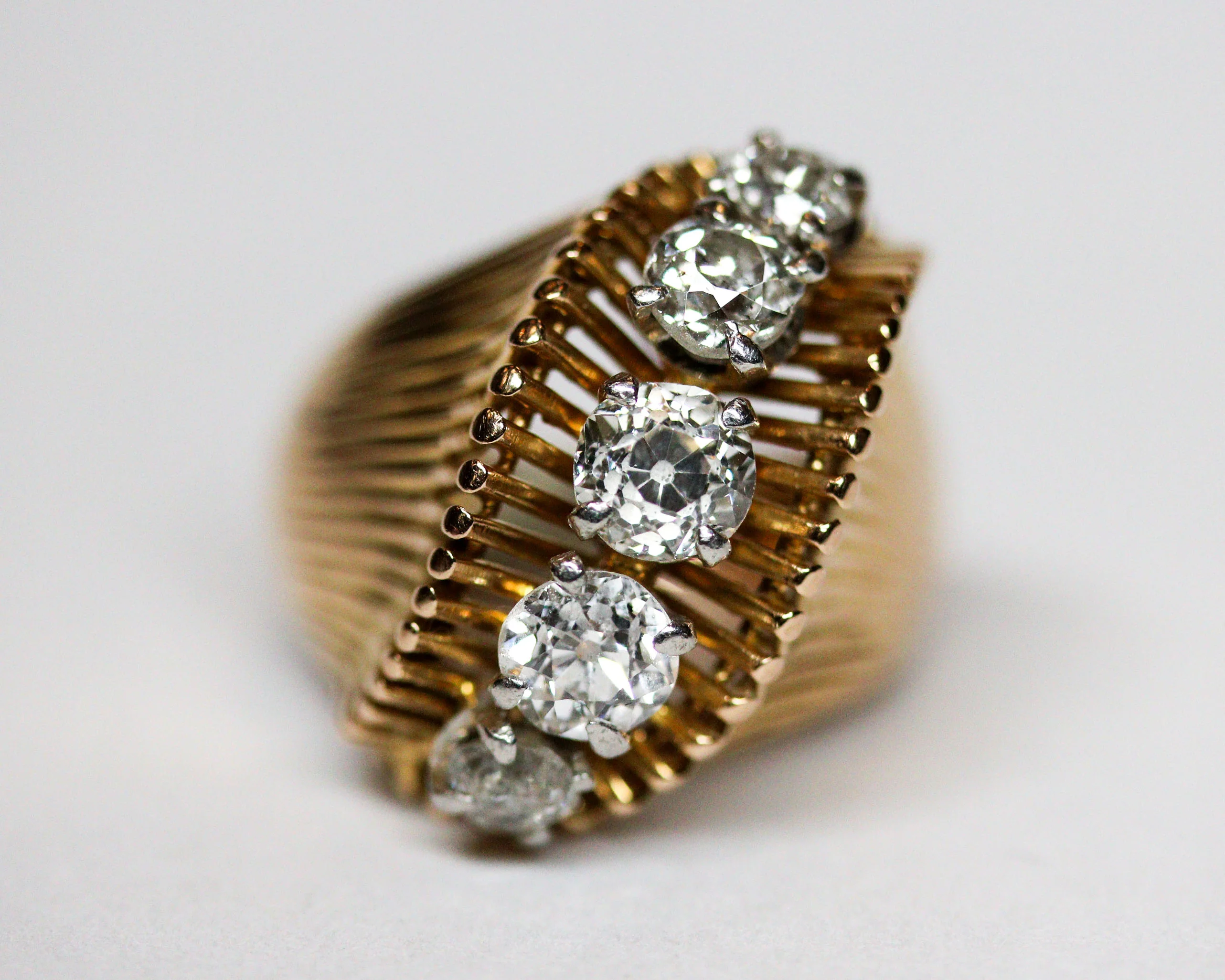 Bague 1950 Or jaune et Platine et Diamants Taille Coussin - Image 9