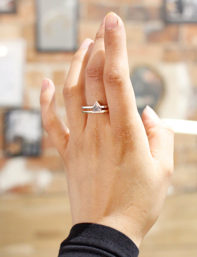 Bague 2 Ors Diamant Triangle - Image 8