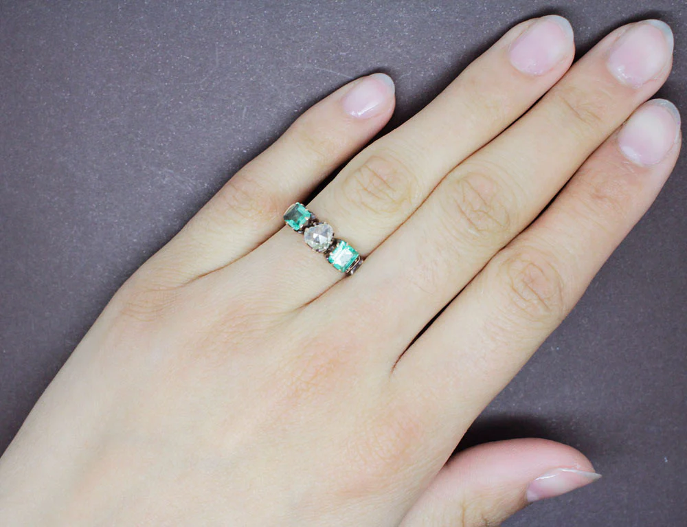 Bague Ancienne Diamant Taille Rose et Emeraudes - Image 4
