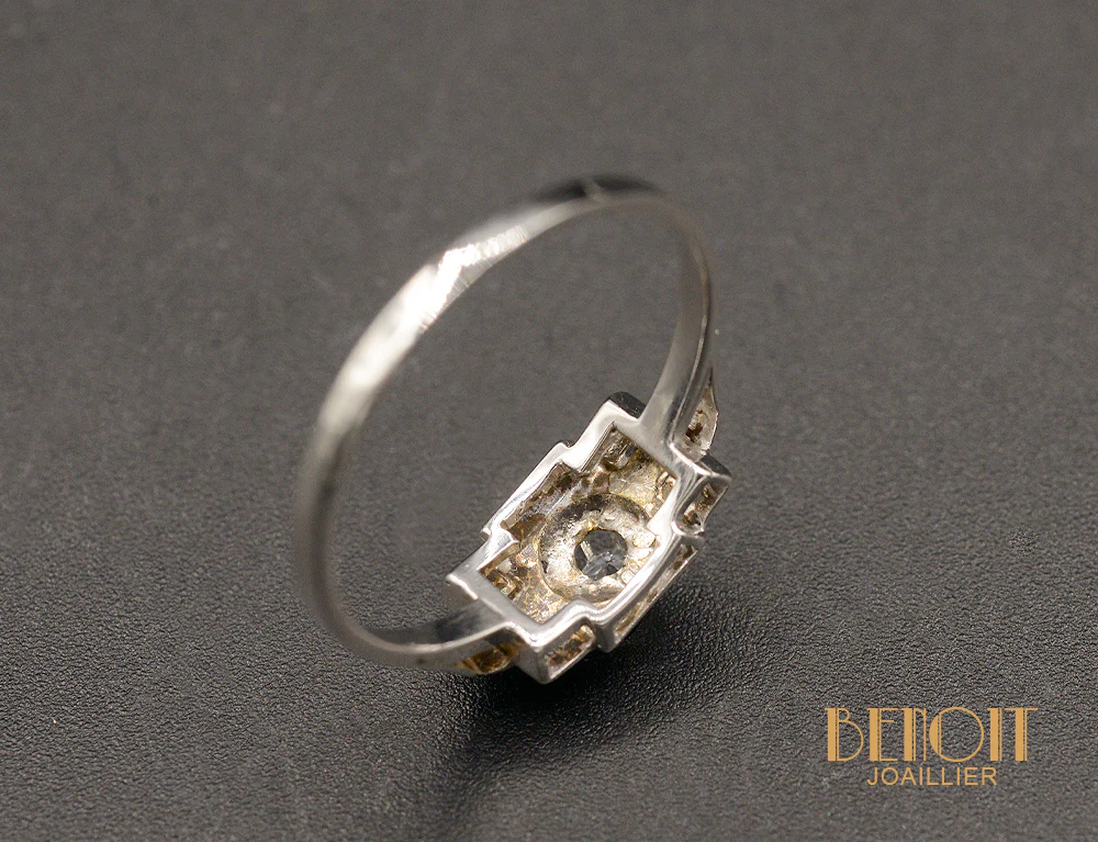 Bague Art Déco Diamant et Or Blanc - Image 4