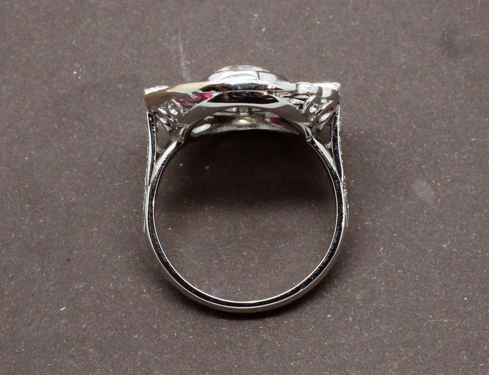 Bague Art Déco Diamants et Calibrés - Image 5