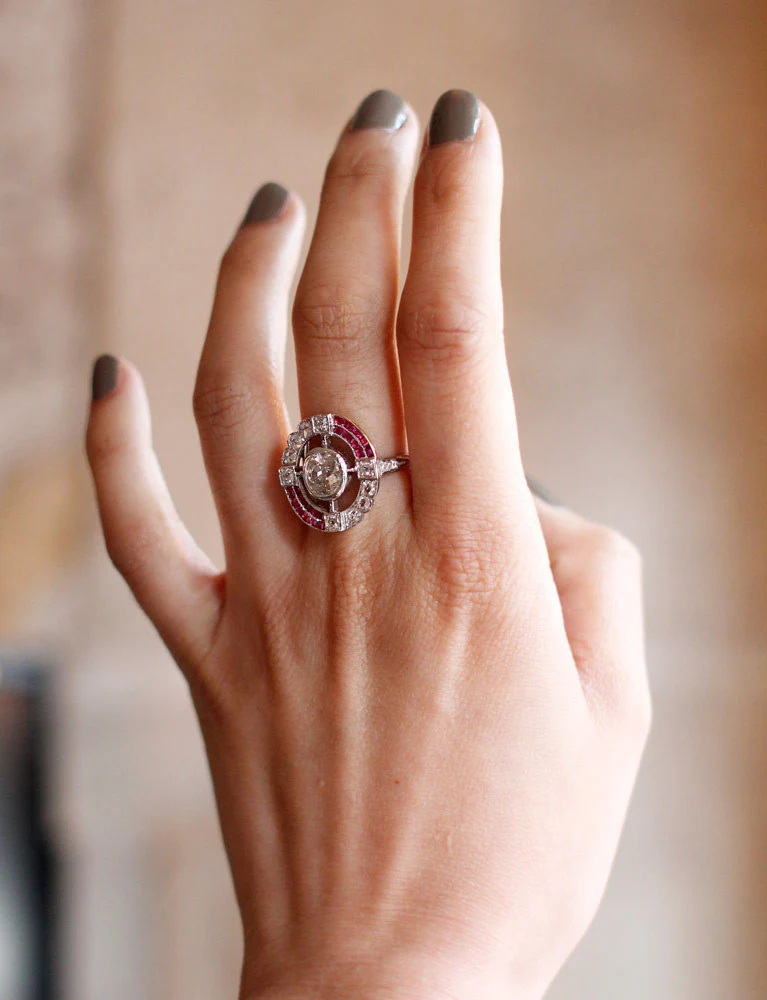 Bague Art Déco Diamants et Calibrés - Image 7