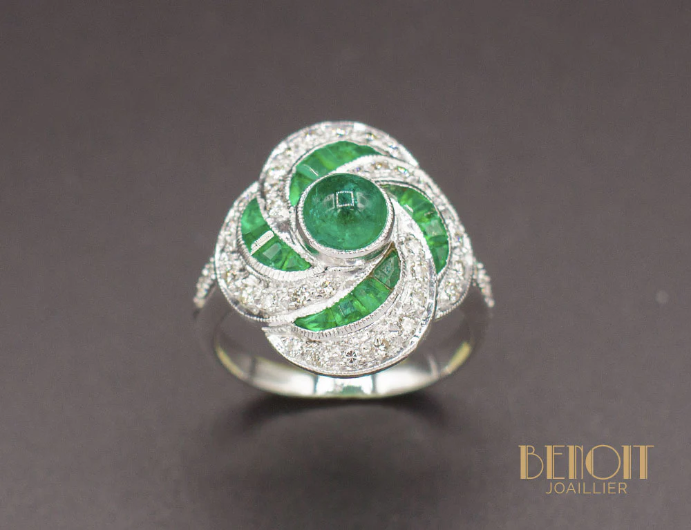 Bague Art Déco Emeraudes Diamants - Image 2