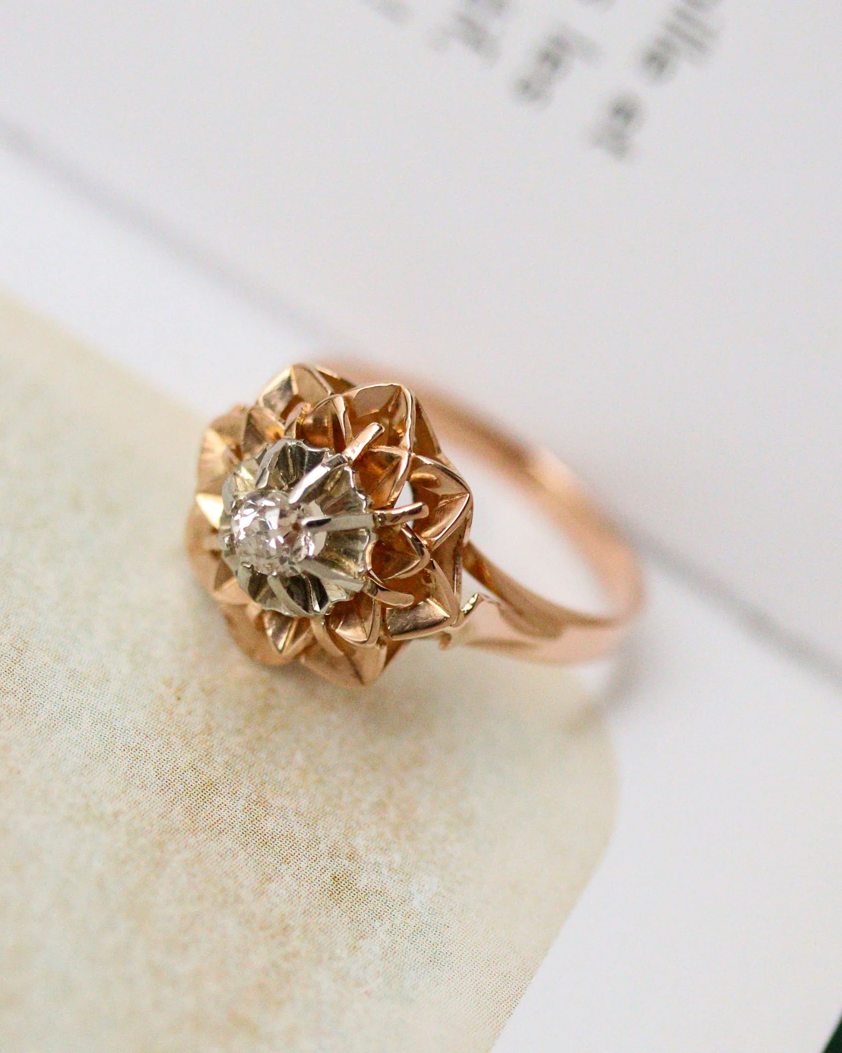 Bague Art Déco Florale Or Rose et Blanc Diamant - Image 6