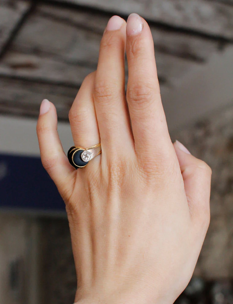 Bague Art Déco Moderniste Onyx et Diamants - Image 8