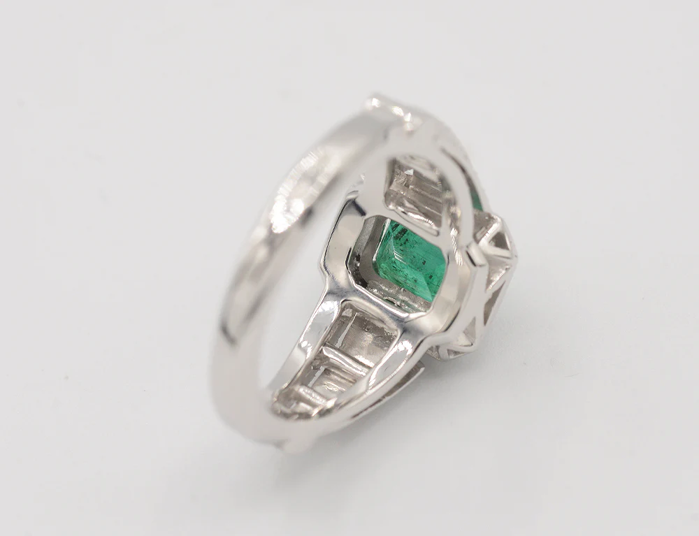 Bague Benoit Joaillier "Rectangle Emeraude et Diamants" - Image 4