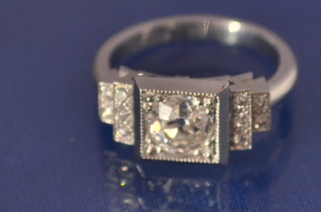 Bague Carrée Création Benoit Diamant et Or Blanc - Image 4