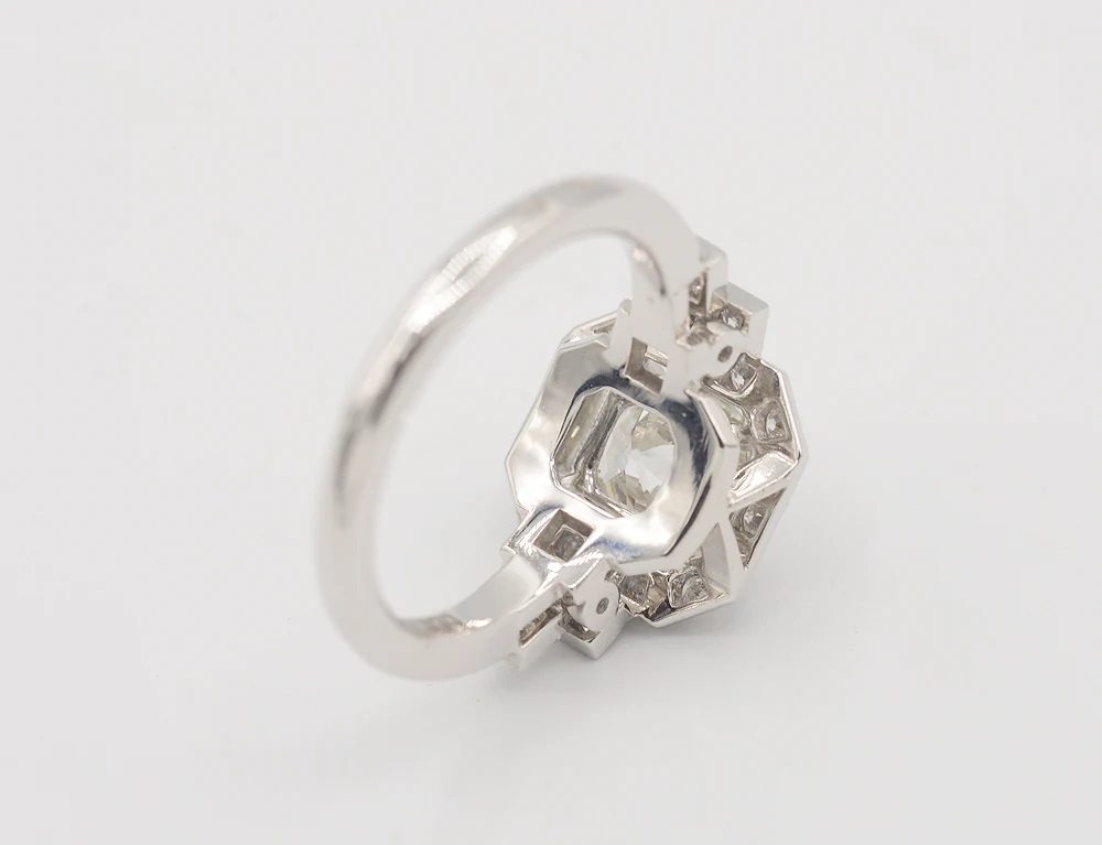 Bague Création Benoit Joaillier "Carrée Pans Coupés" Diamant Taille Coussin 1,56 Carats - Image 4
