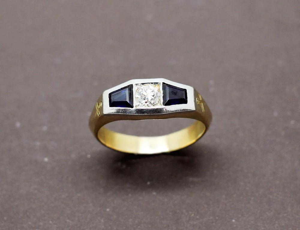 Bague Chevalière Art Déco Diamant Saphirs - Image 2