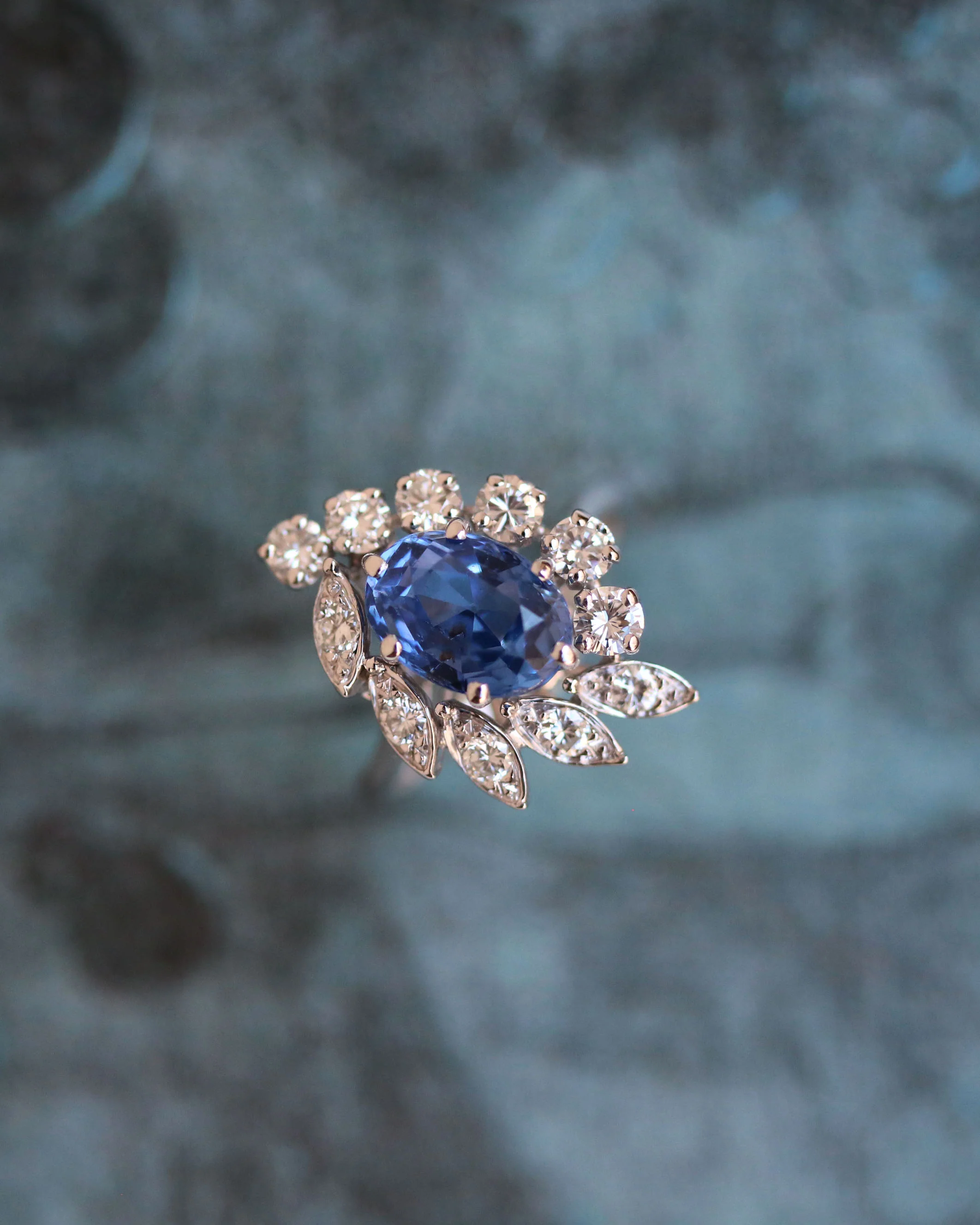 Bague Cocktail Saphir et Diamants - Image 2