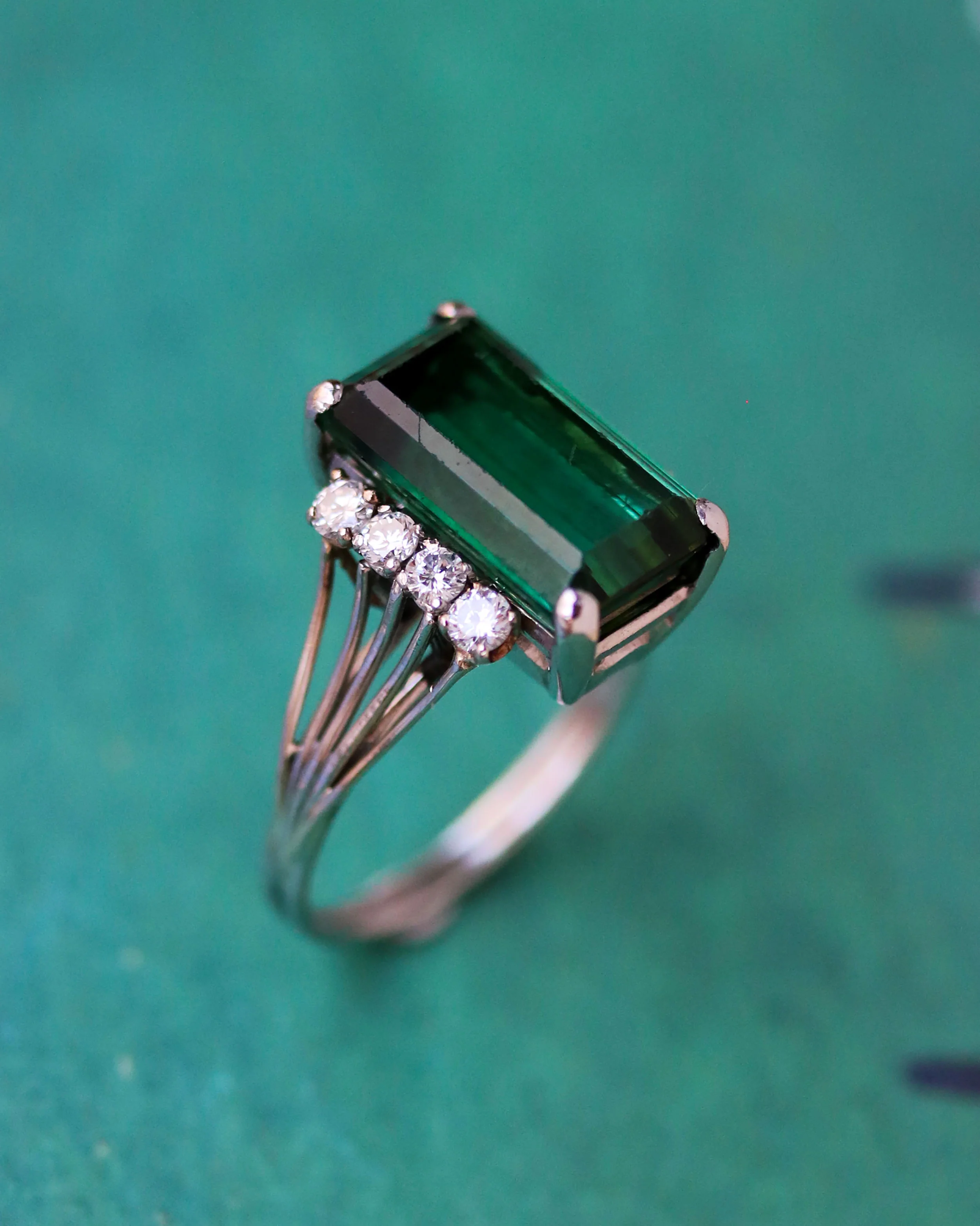 Bague Tourmaline Verte et Diamants - Image 2