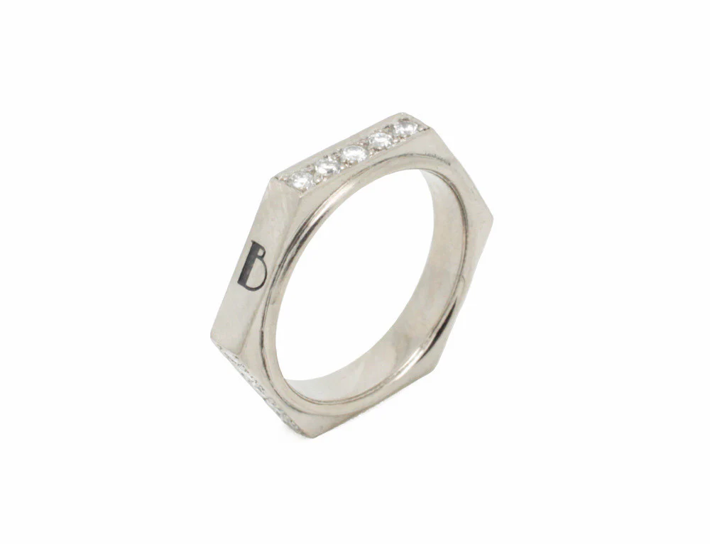 Bague Création Benoit Joaillier "Atelier B : L'Alliance Écrou Pavée" Or Gris Brossé