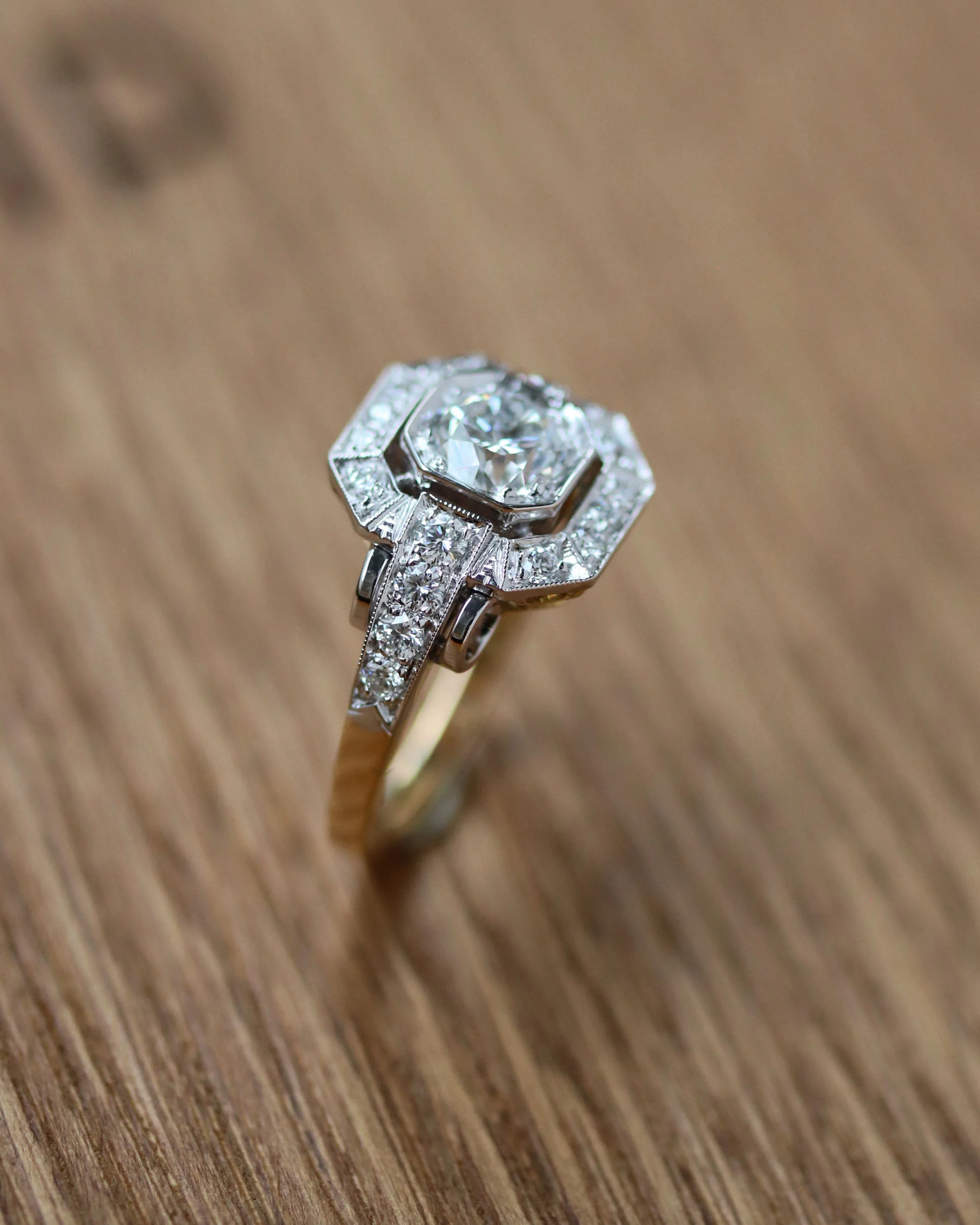 Bague Création Benoît Joaillier "Carré Pans Coupés" Diamant 1.01 carat D-VS1 - Image 3