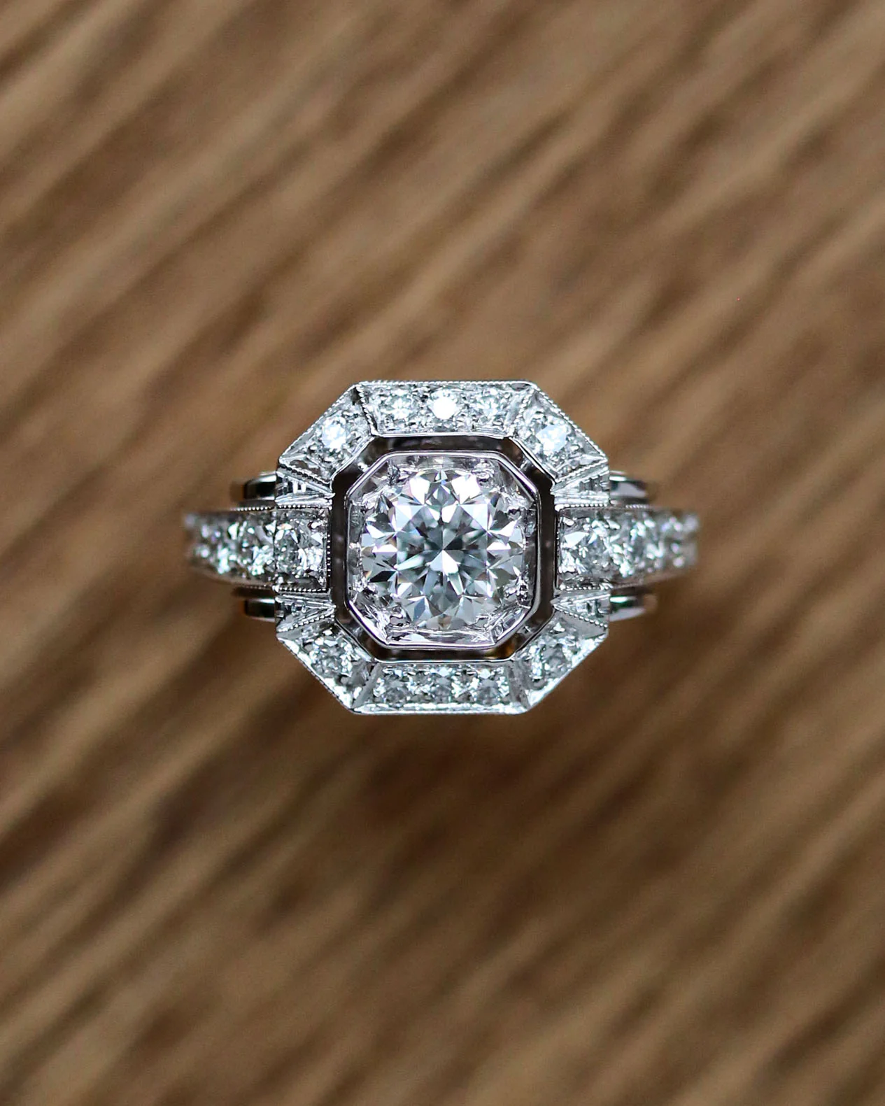 Bague Création Benoît Joaillier "Carré Pans Coupés" Diamant 1.01 carat D-VS1 - Image 4