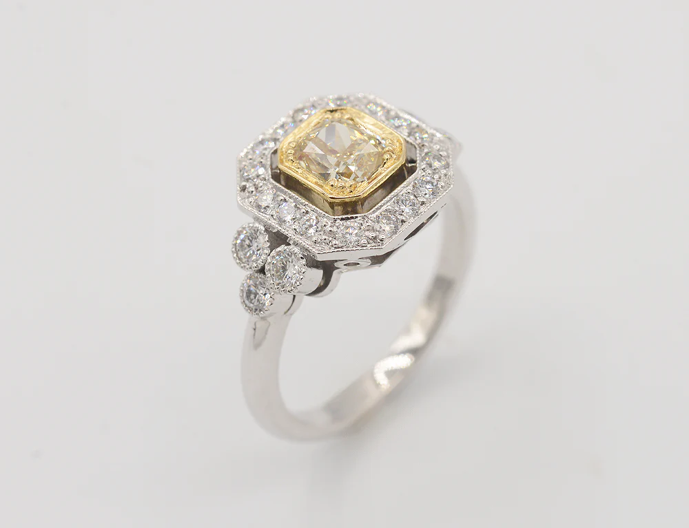 Bague Création Benoît Joaillier "Carré Pans Coupés" Diamant Brownish 0,60 carat VVS2