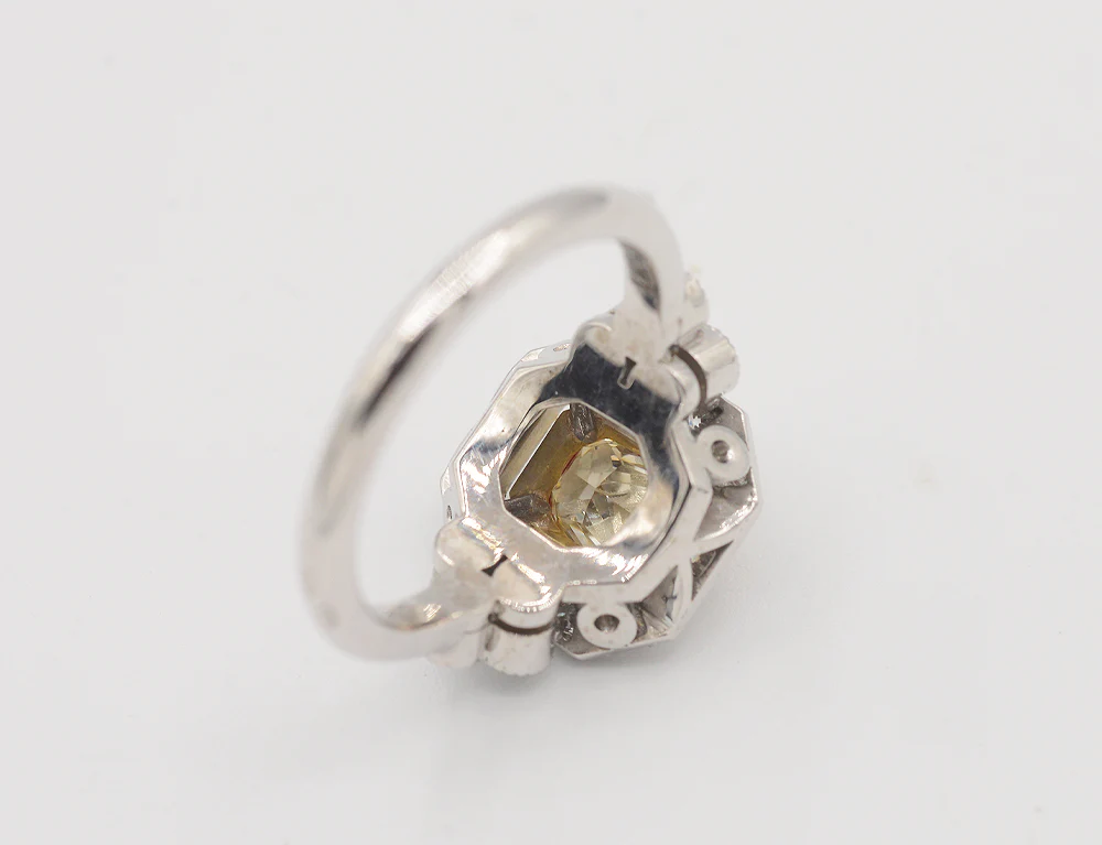 Bague Création Benoît Joaillier "Carré Pans Coupés" Diamant Brownish 0,60 carat VVS2 - Image 4