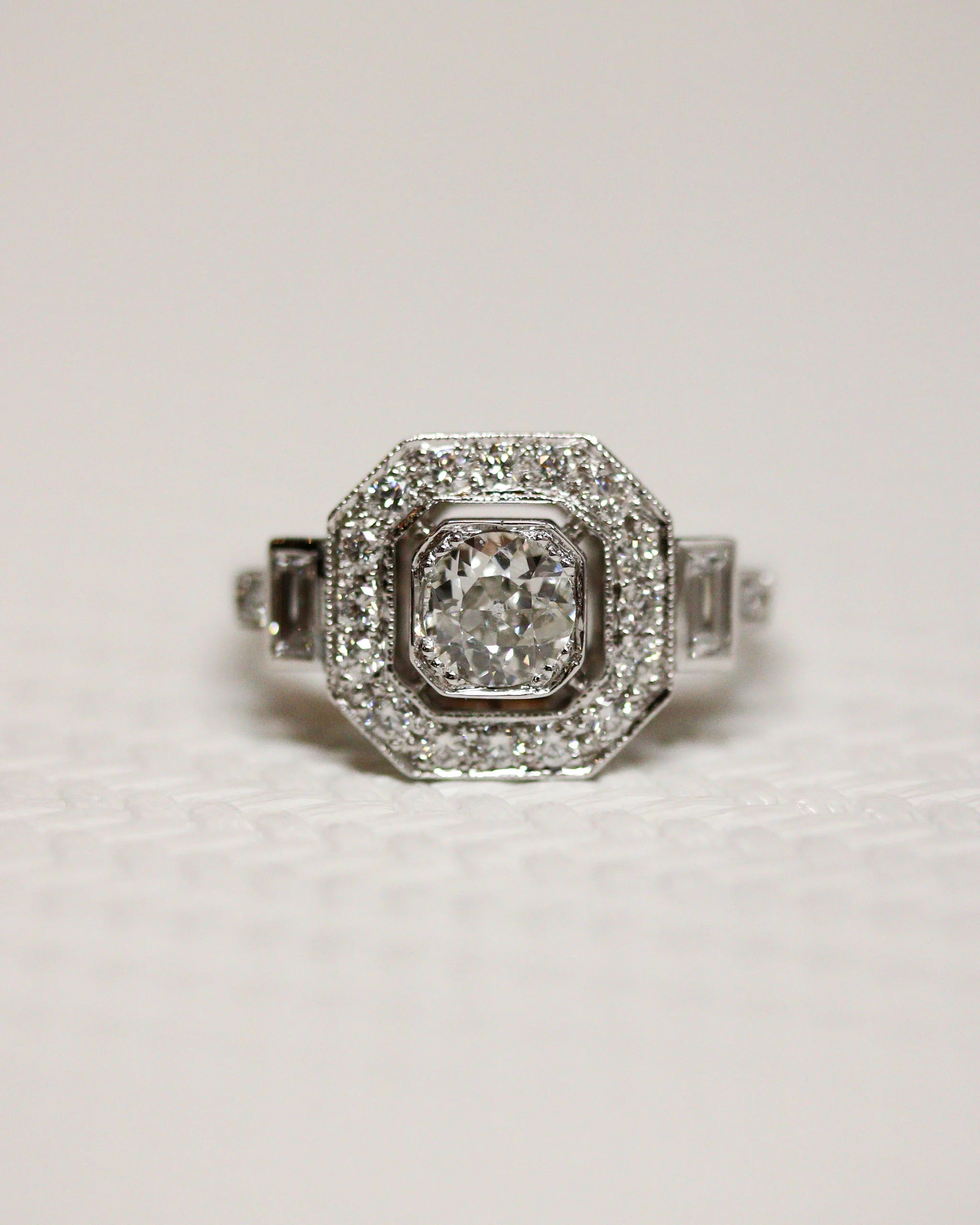 Bague Création Benoît Joaillier "Carré Pans Coupés" Diamant Taille Ancienne - Image 4