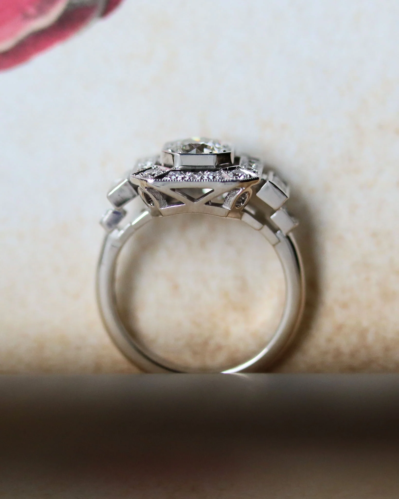 Bague Création Benoit Joaillier "Carrée Pans Coupés Baguettes" Diamant 0.55 ct taille brillant - Image 5
