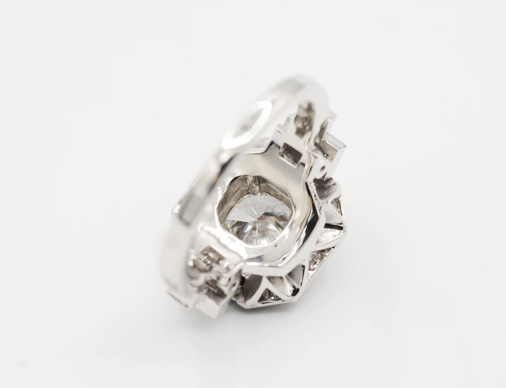 Bague Création Benoit Joaillier "Carrée Pans Coupés" Diamants 0,94 carat F-VS2 et Baguettes - Image 5