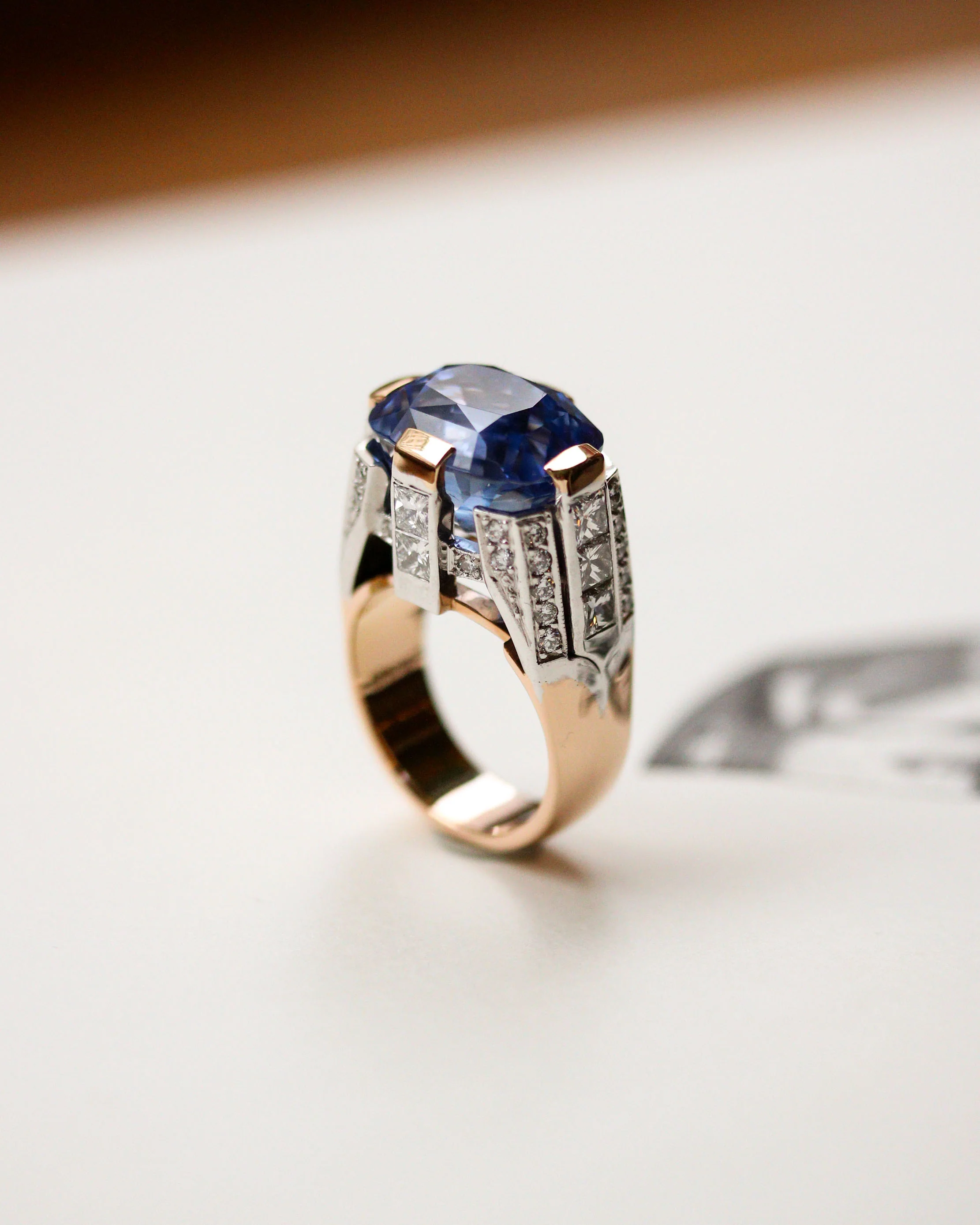 Bague Création benoit Joaillier "Dôme Or rouge et blanc Saphir 15.70 cts et Diamants" - Image 13