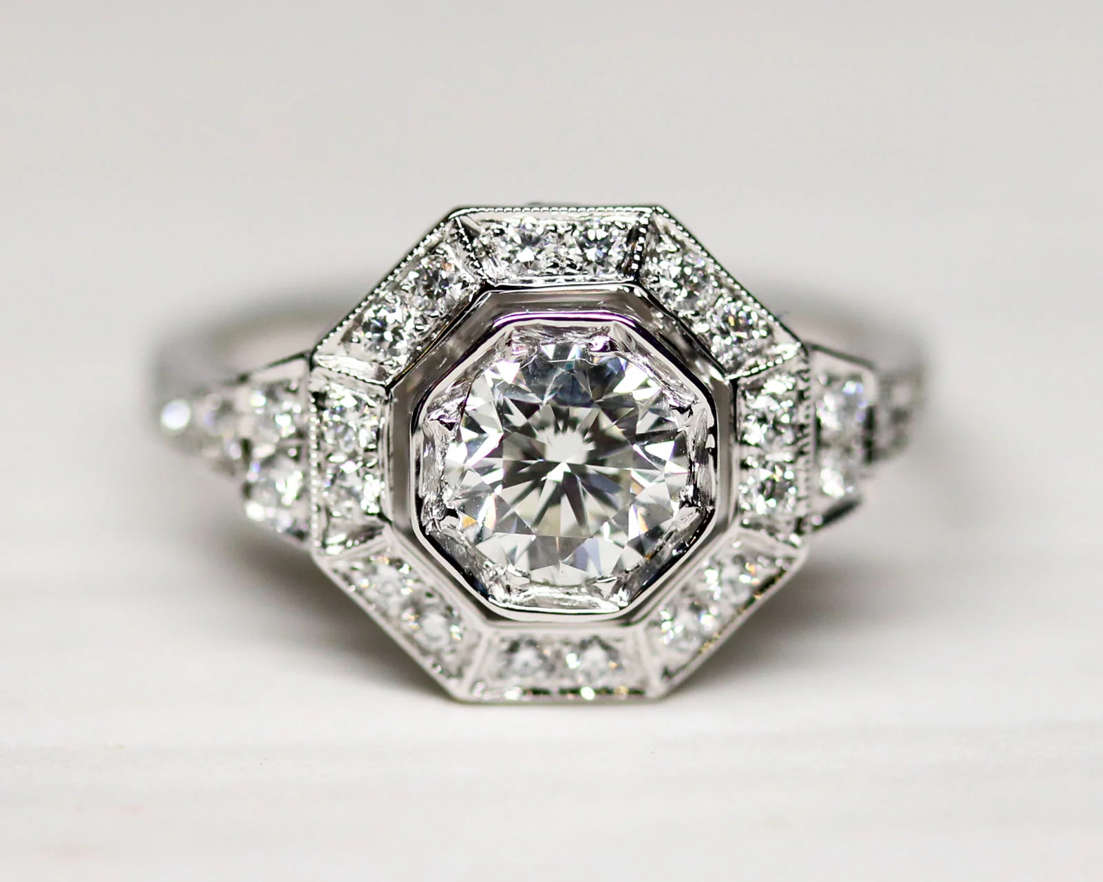 Bague Création Benoit Joaillier "Octogonale" Diamant 0.83 ct taille brillant - Image 7