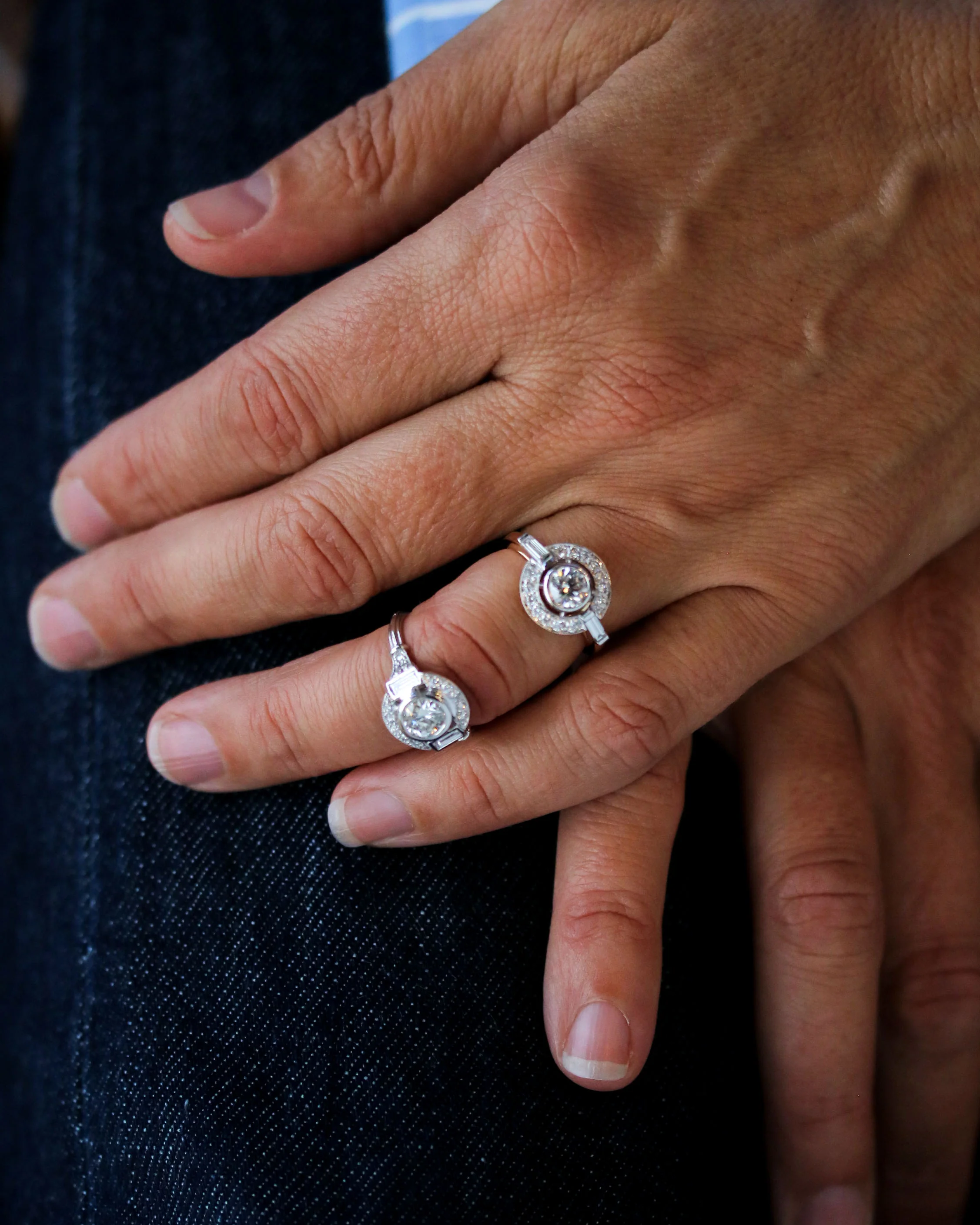 Bague Création Benoit Joaillier Deux Ors "Ronde Diamant Épaulé Baguettes" - Image 8