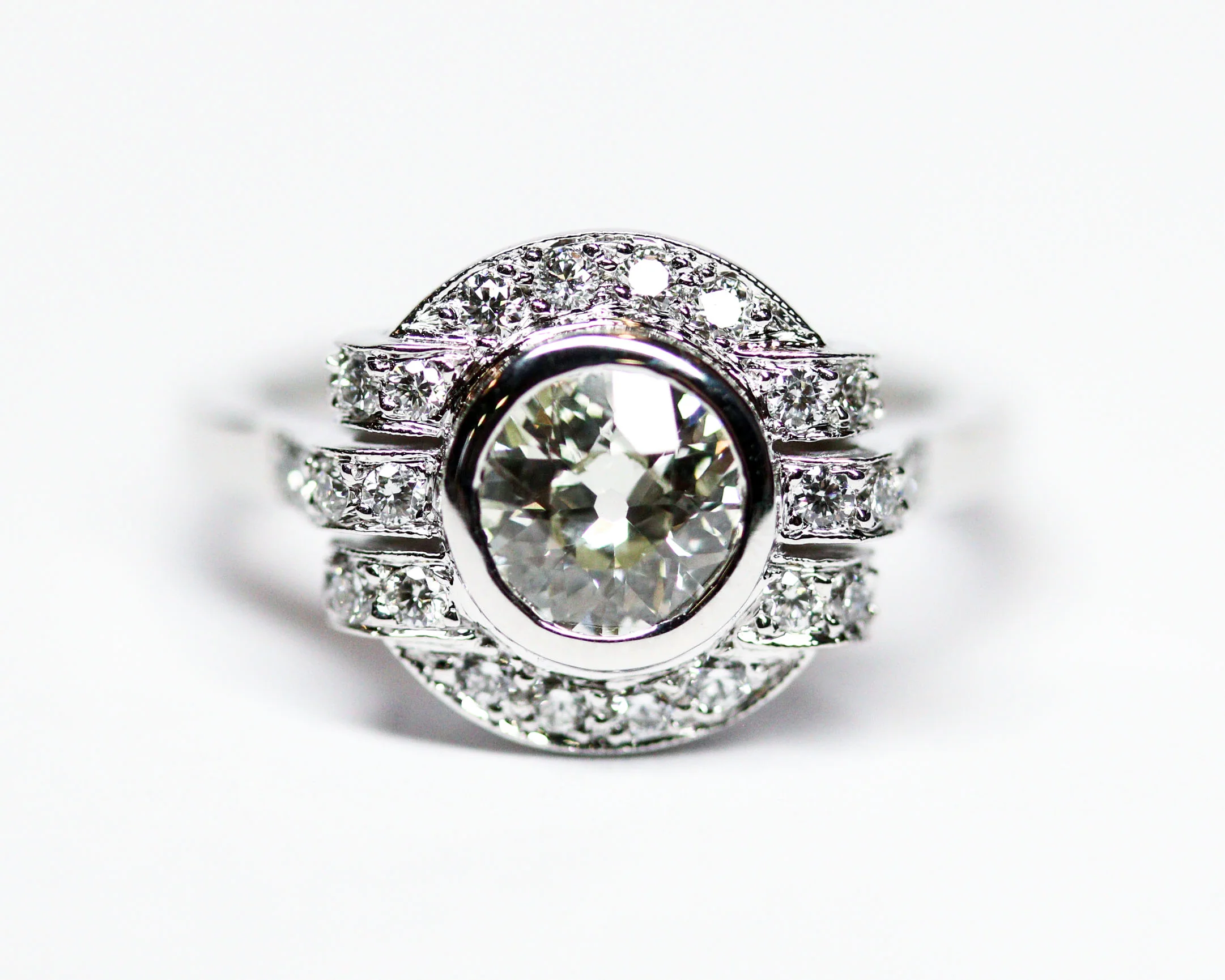 Bague Création Benoit Joaillier "Ronde Diamants et Godrons" - Image 8
