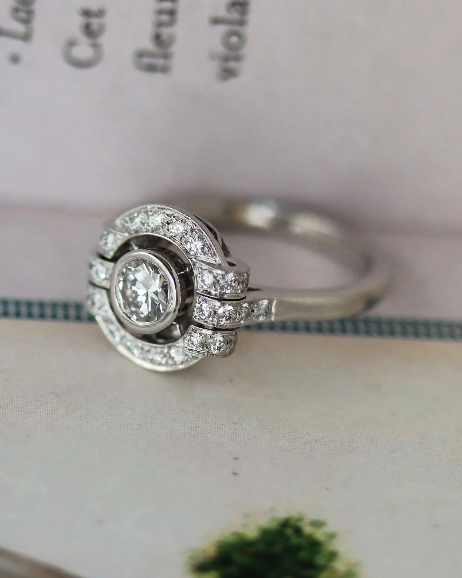 Bague Création Benoit Joaillier "Ronde Diamants et Godrons" - Image 5