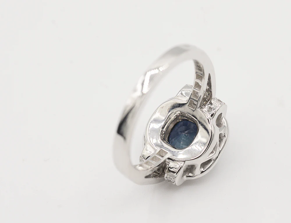 Bague Création Benoit Joaillier "Carré arrondi Art Déco" Saphir 1,38 cts - Image 4