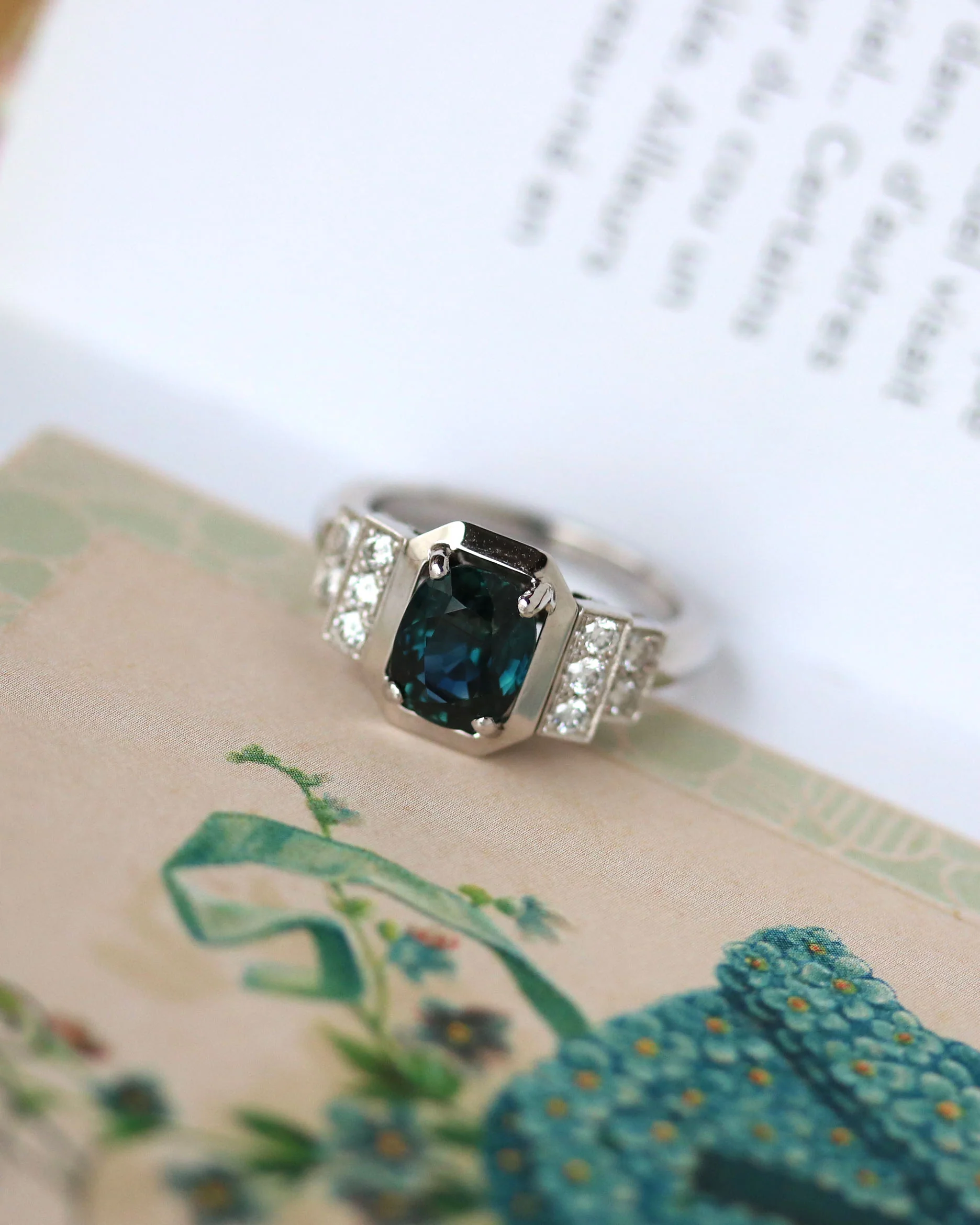 Bague de Style Art Déco Saphir et Diamants