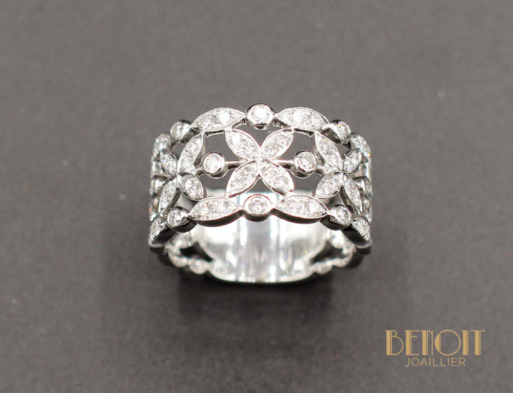 Bague "Dentelle" Or Blanc Diamants - Image 2