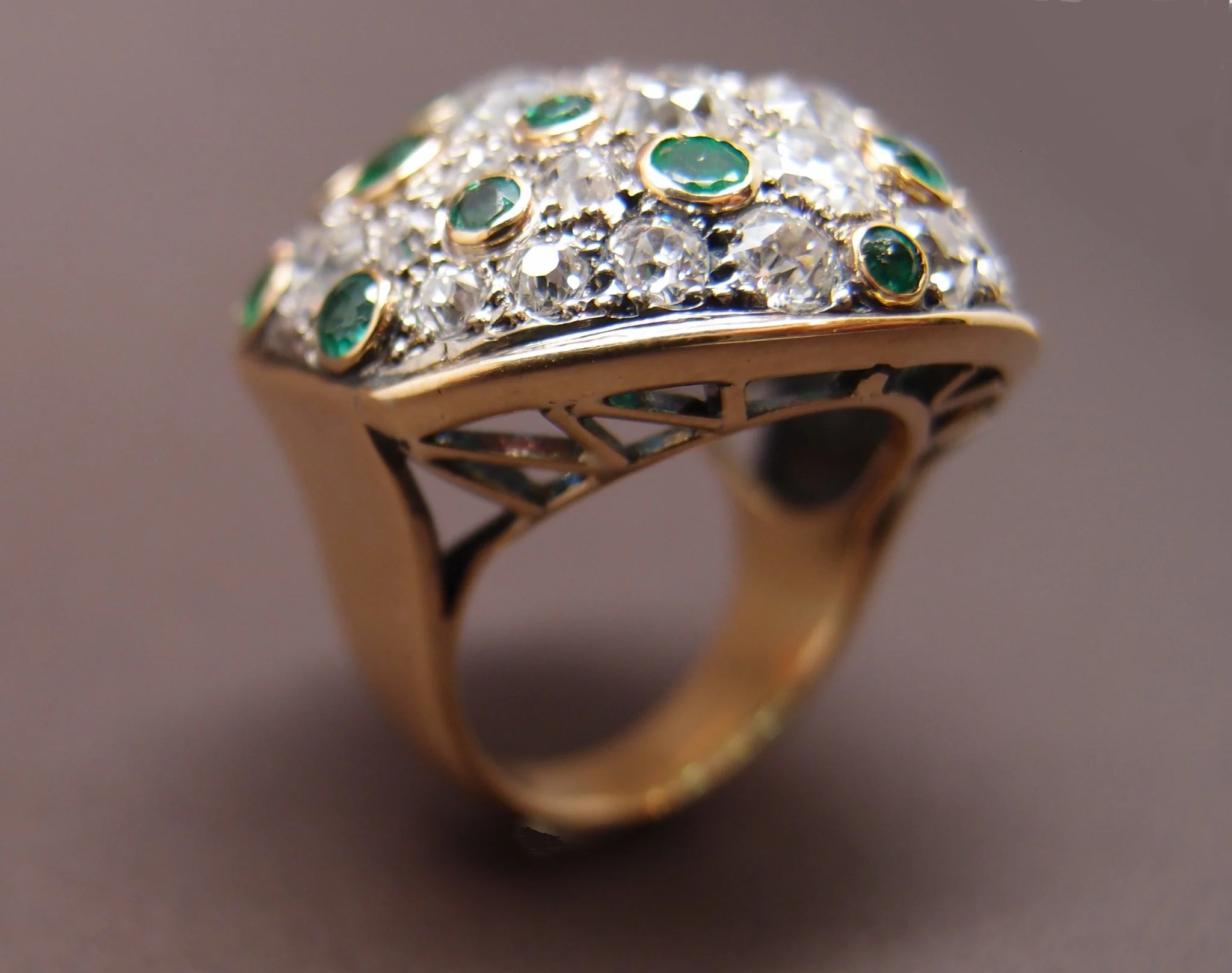 Bague "'Dome" or,platine,diamants et emeraudes - Image 4