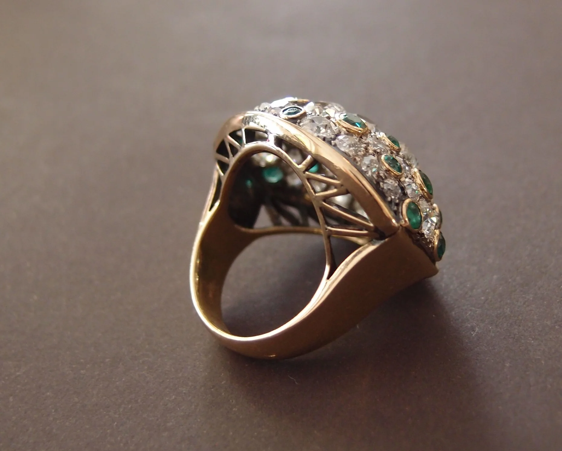 Bague "'Dome" or,platine,diamants et emeraudes - Image 6