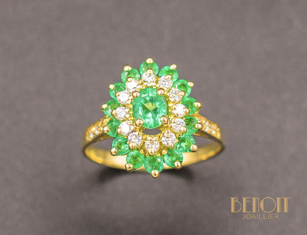 Bague Double Entourage Emeraudes Diamants - Image 2