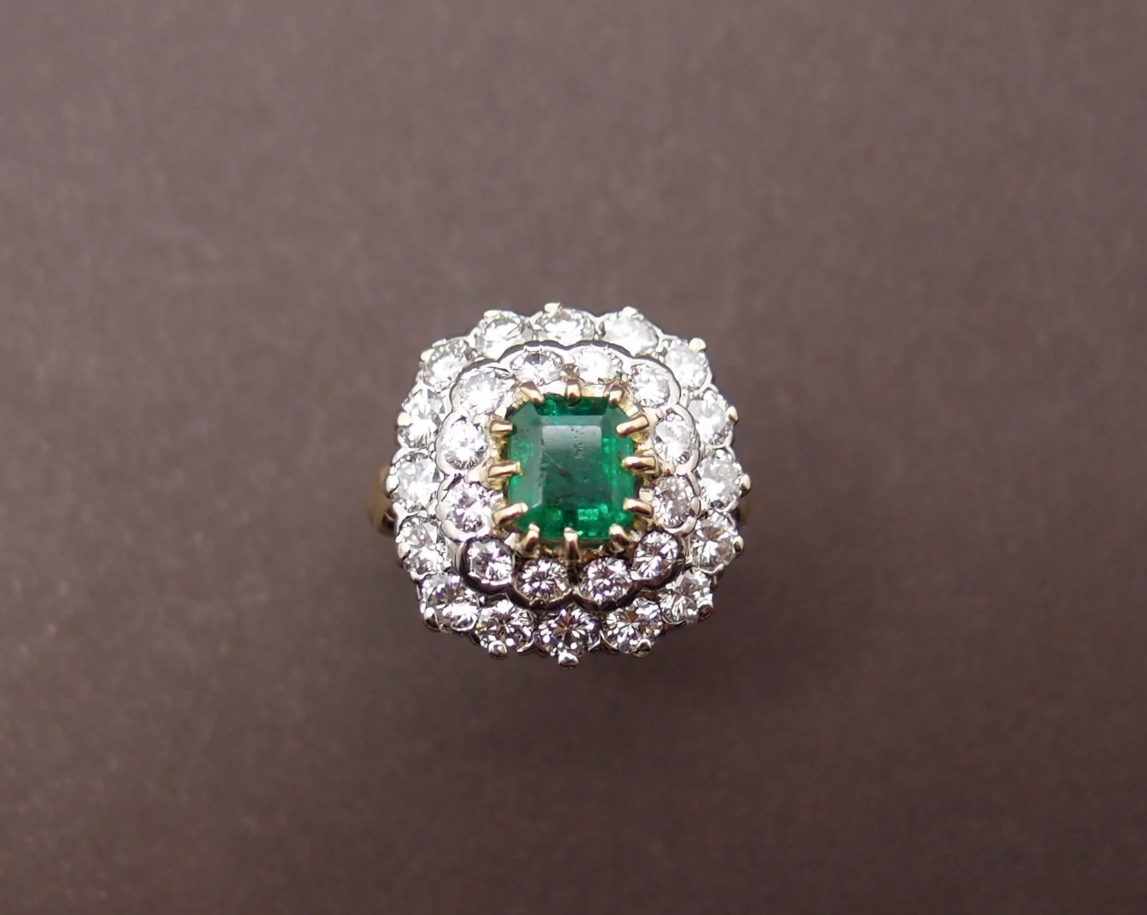 Bague Emeraude double entourage et diamants - Image 2