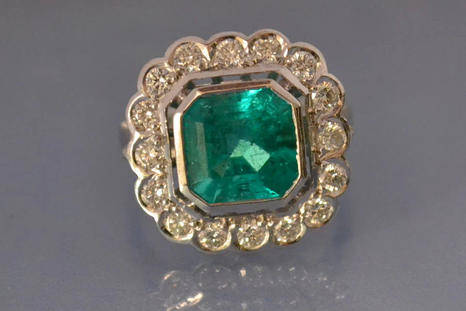 Bague Emeraude diamants